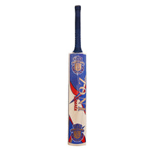 Laden Sie das Bild in den Galerie-Viewer, GRADE 1 ENGLISH WILLOW CRICKET BAT KNOCKED IN READY TO GO HATRICK - Zoni Sports
